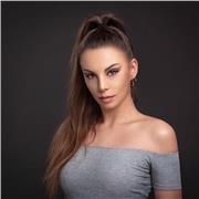 Je donne des cours d’auto-maquillage pour apprendre les bases sur le maquillage de votre choix.
Nous pouvons en discuter en amont.